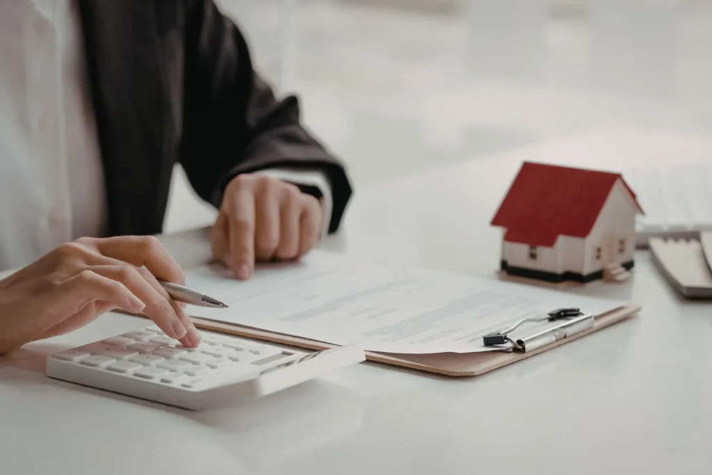Expat signing a mortgage contract in Portugal with a real estate adviser - guide to home loans for non-residents